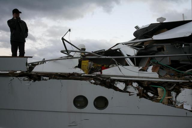 The DIGNITY, damage after being rammed (January 2009)